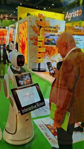 من قلب دولة الإمارات،وفي أجواء معرض جلفود،الروبوت زومبا يخطف الأنظار،