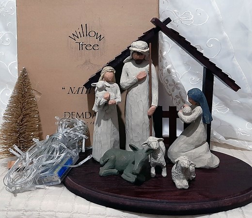Willow Tree Nativity Set: Full Size 6-piece Figurines, Manger, Gold Tree, Lights - Etsy