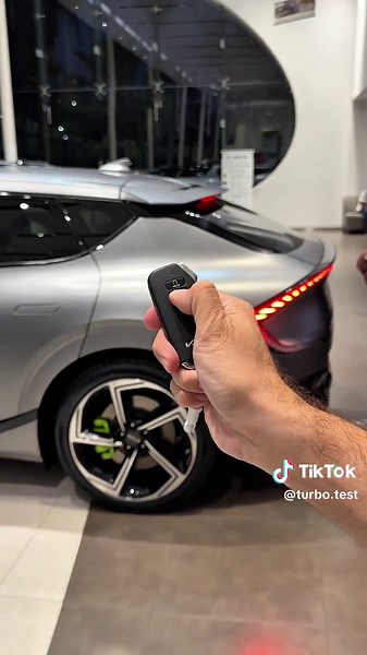 Kia EV6: Estacionamiento Automático en Acción