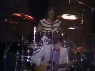 The Kinks perform classic song 'Lola'