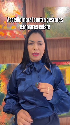 Jamilla Salviano I Mentora de líderes escolares on Instagram: "Assédio moral do funcionário contra o gestor existe, sim — e muita gente finge que não, porque “gestor tem que aguentar”. Não tem. Às vezes vem disfarçado de “brincadeira”, “opinião”, “sinceridade”, mas é um padrão de desgaste e desestabilização. Exemplos comuns na escola: • desrespeito repetido: ironias, deboche, gracinhas em reunião, tom agressivo; • boicote: descumprir orientações, atrasar entregas de propósito, “esquecer” recados