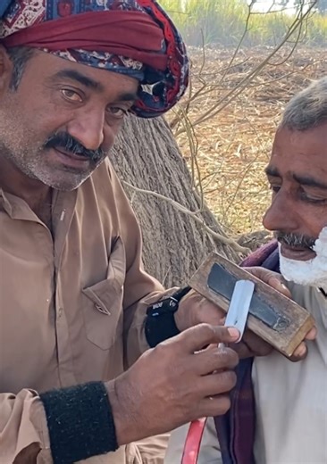New Beard Shaving Techniques with Straight Razor