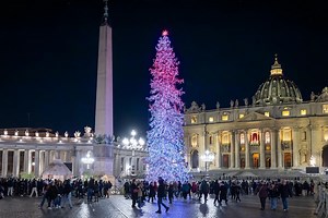 Here's how to watch the livestream of Mass at Vatican on Christmas Eve and Christmas Day