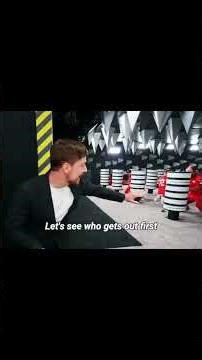 Blindfolded+Escape_+Race+Against+a+Descending+Ceiling!