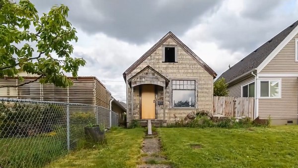 Girl Photographs Abandoned Home – Shocking Encounter in the Living Room