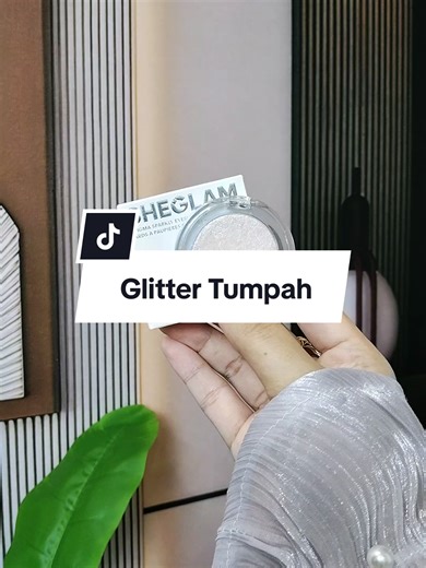 Glitter Tumpah: Stunning Glitter Makeup Tutorial