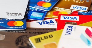 Un simple autocollant sur votre carte suffit à éviter bien des galères, et les pros ne s’en passent plus