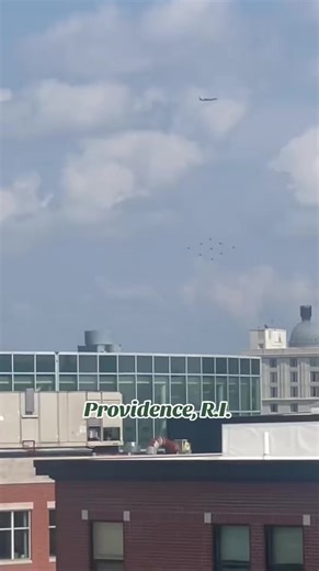 Italian Air Force jets put on a spectacular display over Providence, trailing vibrant red, white, and green smoke. This stunning aerial performance celebrated the 500th anniversary of Italian explorer Giovanni da Verrazzano’s 1524 landing in Newport. The colorful smoke, reminiscent of the Italian flag, captivated spectators and highlighted the significance of this historic event, showcasing the lasting connection between Italy and America.🇺🇸🇮🇹✈️ 📸: @sami.saldivar #whatsgoingoninrhodeisland 