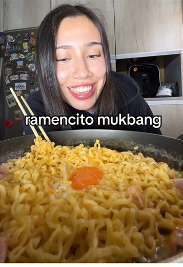 ramencito mukbaaang🫦 que onda el clima??! 😖 perdon por ANTOjarlos 🙊 #ramen #mukbang #asmr #ANTOjito #buldak