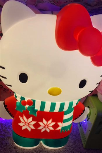 Hello kitty light decor i got from Walmart ❤️💚 #hellokitty #hellokittyfyp #hk #hellokittylover #hellokittychristmas #christmasdecor #fypシ