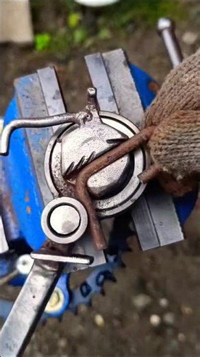 Making a chain ⛓️ with simple tools 🔥😱#ironarts#hardwork#mindset