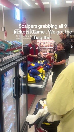 I swear I can’t stand greedy ahhh people! Do better ! #fyp #pokemon #pokemontarget #tcg