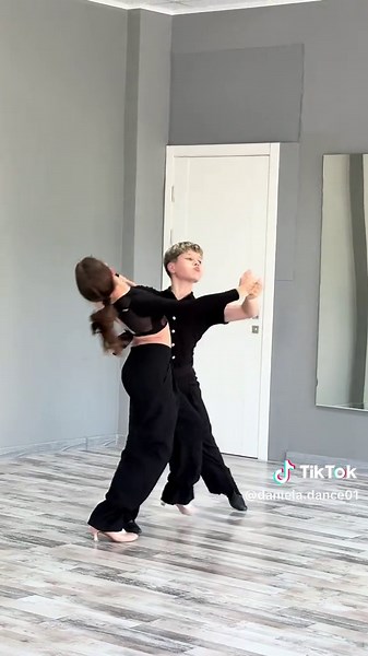 Elegance of the Waltz: Choreography and Emotion