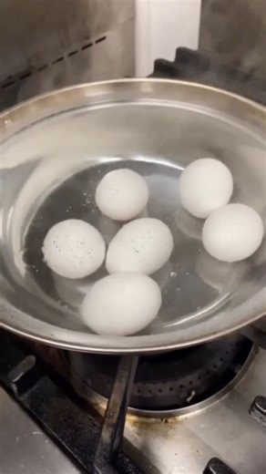 完璧な半熟ゆで卵の作り方 コツと調理のポイント
