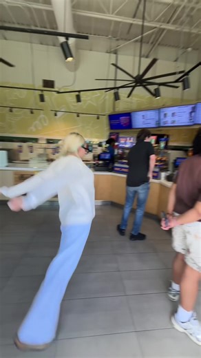 Understanding the Frump Fashion Trend