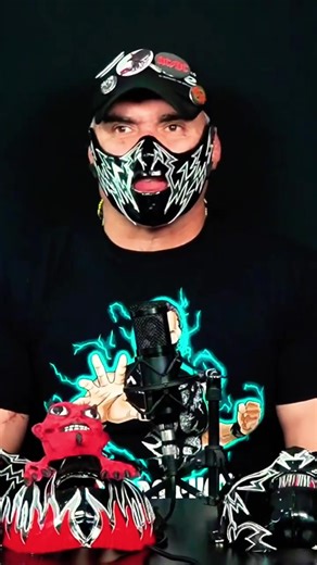 ¿NO LE GUSTA A ELECTRO QUE LE DIGAN #devoradordepantaletas a #cibernetico??? 😅 No te pierdas esta opinión de #ELECTROSHOCK si quieres verla completa ve al canal CAZADOR DE TORMENTAS suscríbete al canal y dale 👍 al video. #luchalibre #electroshock