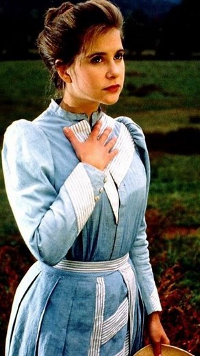 Entertaining Scow on Instagram: "🎬 The Miracle Worker (2000) 📖 Directed by Nadia Tass, this film tells the inspiring story of young Helen Keller, who became deaf and blind after an illness. Struggling to communicate, she meets her determined teacher Annie Sullivan, who patiently teaches her language and discipline. Through persistence and innovative methods, Helen experiences a life-changing breakthrough, learning that objects have names and opening the door to communication and independence.