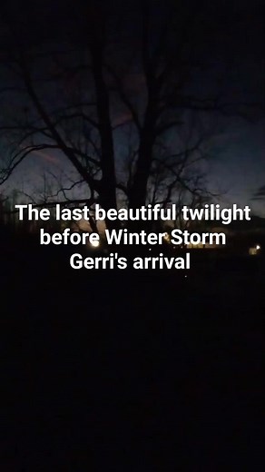Here's the beautiful Sunday twilight before the arrival of Winter Storm Gerri's wrath. The storm's effects won't be felt here until sunrise at the latest. #winterstorm #WinterStormGerri | Brian Hudson