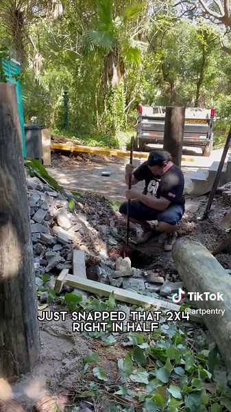 Setting Pilings #artpentry #construction #carpenter #fypシ゚viral #brasil🇧🇷 #brasileiro #carpentry #carpentrywork #carpentrytips #framing #framingconstruccion