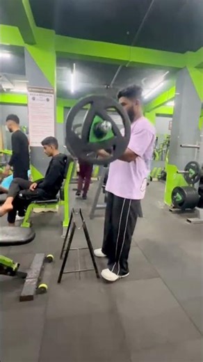 Biceps 💪#gymmotivation #trendingshorts #gymrats #bicepsworkout #viral