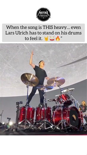 When the song is THIS heavy…. 🔥#metallica #larsulrich #entersandman #jameshetfield