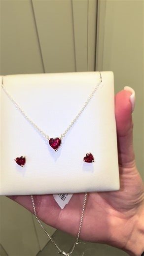 Pandora Valentine’s Day Gift Sets for Loved Ones