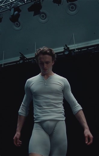 Cultura Inquieta on Instagram: "💗 ✨⁠ ⁠ En "Contortion", el director de cine británico Chris Read analiza la capacidad de los bailarines para crear belleza a partir del dolor. Él es Matthew Ball, bailarín principal del Royal Ballet de Liverpool. 📹 Corto producido por Nowness. @nowness @matty_ball @_chrisread @culturainquieta #culturainquieta"