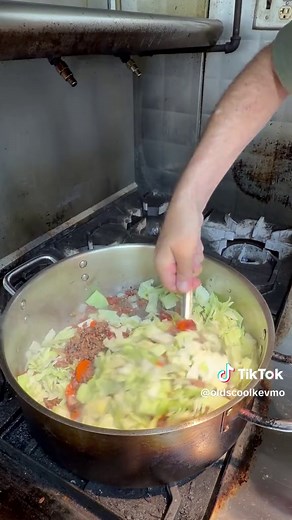 Stuffed Cabbage Roll Soup Recipe – Easy One‑Pot Soup