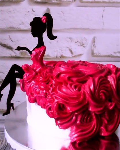 The art of creating a dress cake 👗🍰 | MetDaan Cakes