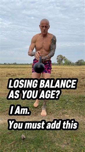 ⚖️ Losing Balance As You Age❓ 👉 I Am! You Must Add This! ➡️ Did you know that man over 50 falling from ladders is the most common reason for admissions to the Emergency Department❓ 👉 Our ability to balance deteriorates as we age. ➡️ But when I started this exercise I found my ability to balance was well tested. ✅ Alternating Reverse Bell Drop Lunges. 👉 Here I am slightly losing my balance. I love this exercise for the bell switching sides constantly and testing my balance as well as building 