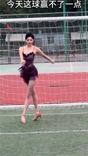 This Goalkeeper Just Dropped a Salsa Routine Mid-Game — And The Crowd Lost It! (Real Footage, No Edi