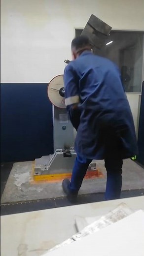 HOW TO DROP HEAVY HAMMER TO PERFORM IMPACT V-NOTCH CHARPY TEST IN MECHANICAL FOR TOUGHNESS BAR TEST