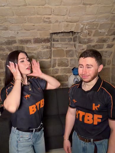 le maillot BTBF attire les fofolles, il est disponible encore quelques jours sur lhumaine . com ( lien en bio ) @kynekobtbf