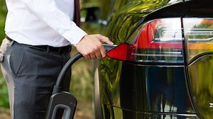 Fact-check: Does production of lithium-ion batteries equal 8 years of driving a gas-powered car?