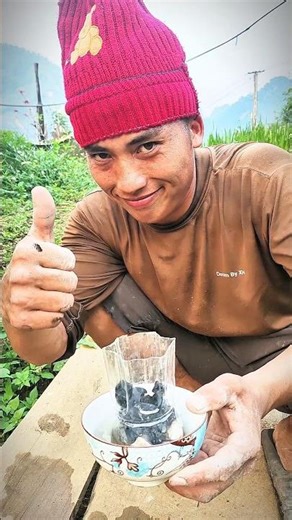 Survival Skills: DIY water filter-Dirty water Clean water in 30 seconds #survivals #skills #diy