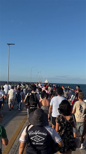 Así se vive la caminata sobre el muelle de #Progreso 🌴 | Novedades Yucatán