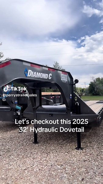 32’ Hydraulic Dovetail Trailer for Heavy Equipment