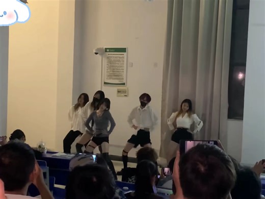 迎新晚会临时添加表演《up&down》，引爆全场极限救场