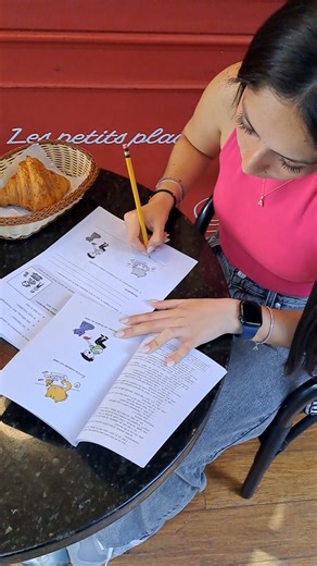 📖 Le livre 𝙀𝙜𝙚𝙪𝙣𝙚, 𝙘𝙡𝙖𝙗𝙖𝙪𝙙 𝙚𝙩 𝙨𝙮𝙢𝙤𝙞𝙨𝙚 de la série 𝙃𝙞𝙨𝙩𝙤𝙞𝙧𝙚 𝙙𝙚 𝙨'𝙚𝙭𝙥𝙧𝙞𝙢𝙚𝙧 vient avec des fiches d'activités de lecture à télécharger gratuitement sur 𝘄𝘄𝘄.𝗺𝗶𝗰𝗵𝗮𝗲𝗹𝗱𝗲𝗹𝘃𝗼𝘆𝗲.𝗰𝗼𝗺 . 📝 Écrit par @michael.delvoye.officiel 🎨 Illustré par @momuilustra . #FLE #Français #ExpressionFrançaise #ExpressionsFrançaises #ExpressionIdiomatique #ExpressionIllustrée #LangueFrançaise #Roman #Livre #LivresEnFrançais #LireEnFrançais #ApprendreLeFrançais #Fran