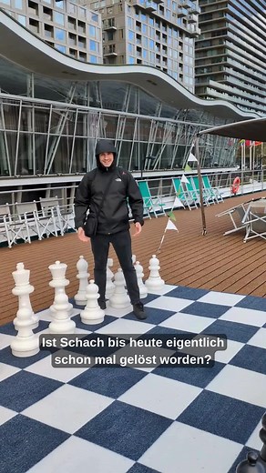 Weißt du, wie groß Schach wirklich ist? Die Shannon-Zahl schätzt 10^120 mögliche Partien. Legale Stellungen liegen bei 10^43–10^50. Computer sind brutal stark und 7-Steiner-Endspiele sind komplett berechnet, aber das gesamte Spiel ist nicht gelöst. Quelle: (Shannon 1950) (Allis 1994) (7-Steiner-Tablebases) #Schach #ShannonZahl #Schachfakten #Wissenschaft #Kognition #EndgameTablebases #Strategie #Denksport #RandomFacts #RFWD #KI #Stockfish #AlphaZero #Faktencheck