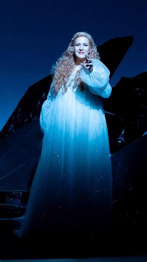 Lise Davidsen - Mild und Leise (Liebestod) Wagner - Tristan und Isolde ​#LiseDavidsen ​#Wagner ​#Liebestod ​#MildUndLeise ​#TristanUndIsolde | Opera Vibes