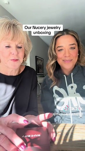 فيديوهات أنشأها Lily Hall (@lily.hall86) باستخدام original sound - Lily Hall