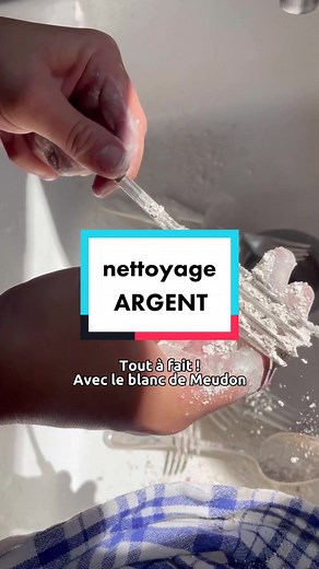 Astuce nettoyage argent : argent massif, métal argenté ! Pour le nettoyage des objets, des bijoux ou des couverts en argent, le blanc de Meudon est absolument parfait ! Essayez et vois verrez combien c’est satisfaisant. L’oxydation disparaît de manière instantanée ! Et encore une fois, le ménage facile, j’aime ! #bginclean #salircestvivre #argent #argenterie #nettoyagebijoux #menage