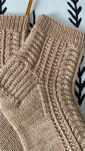 The Snow Socks jetzt auf ravelry! #strickanleitung #werbung #knitting #shorts