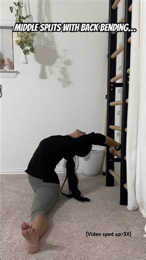 Middle splits with back bending…#yoga #yogapractice #middlesplits #backbend #yogateacher #fitness