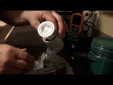 How to Replace a Track Light Bulb