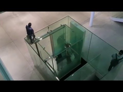 金沢21世紀美術館のエレベータ