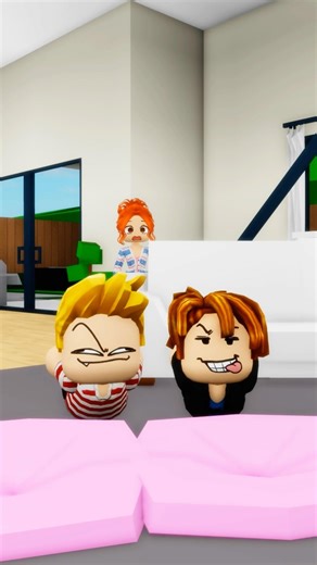 Bacons did the sea lion dance after watching it on TV then… 😅😨 #roblox #robloxshorts #shorts