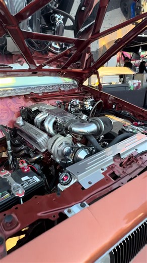 Sittin Sidewayz, on swang, the candy paint dripping off the frame! #route66 #wesCoast #customBuild