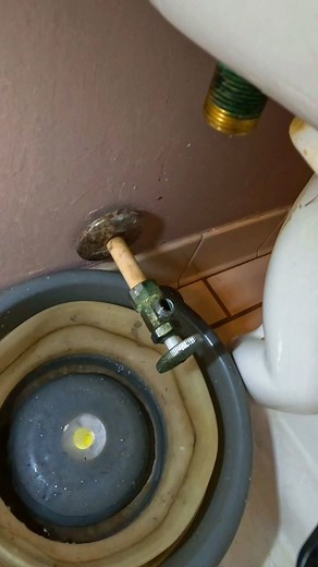 Replacing a shut off on CPVC 💦 I’m loving these Holdrite stay-put escutcheons. Used it on this toilet stop the other day. It works great on CPVC and PEX keeping the pipe stable in the wall while pushing against it #KAYKissCountdown #Plumbing #FYP #ForYou #ReelsVideo #Viral #DIY